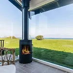 Panoramic Retreat In Borgnaes *